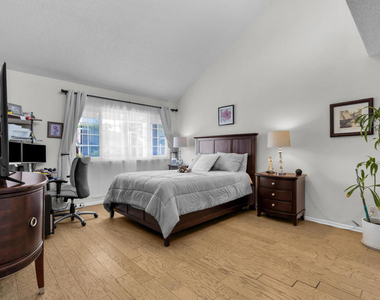 19431 Sherman Way - Photo Thumbnail 8