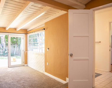 7601 Flight Avenue - Photo Thumbnail 15