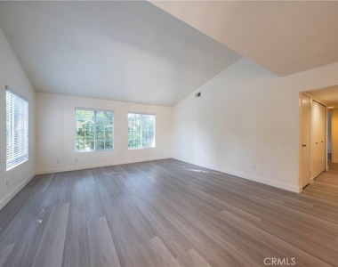 71 Woodleaf - Photo Thumbnail 2