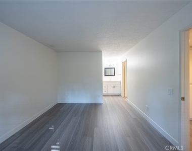 71 Woodleaf - Photo Thumbnail 7