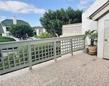 542 Via De La Valle - Photo Thumbnail 2