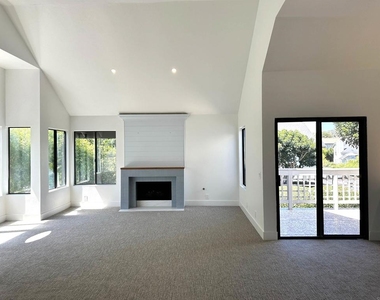 542 Via De La Valle - Photo Thumbnail 1