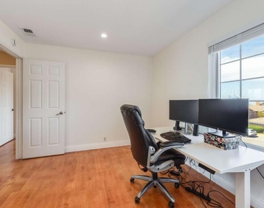 208 Crestview Drive - Photo Thumbnail 19