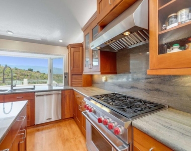 208 Crestview Drive - Photo Thumbnail 12