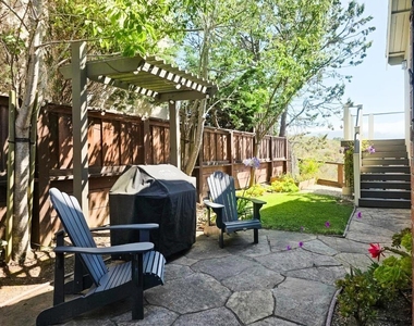 208 Crestview Drive - Photo Thumbnail 36