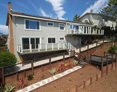 208 Crestview Drive - Photo Thumbnail 40