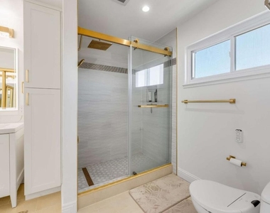 208 Crestview Drive - Photo Thumbnail 25