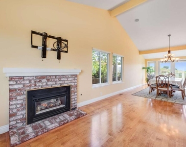 208 Crestview Drive - Photo Thumbnail 6