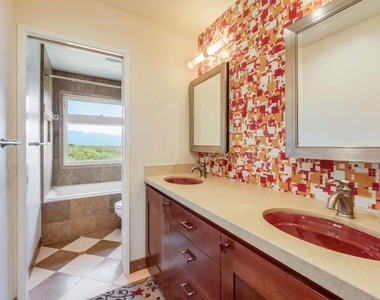 208 Crestview Drive - Photo Thumbnail 16