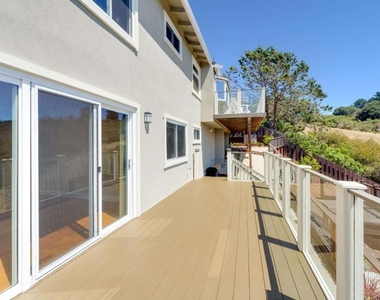 208 Crestview Drive - Photo Thumbnail 32