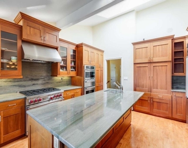 208 Crestview Drive - Photo Thumbnail 15