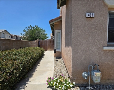 481 N Pinewood - Photo Thumbnail 1