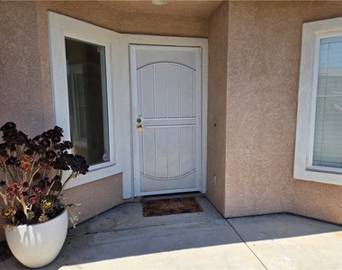 481 N Pinewood - Photo Thumbnail 2