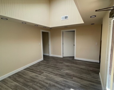 208 S Louise Street - Photo Thumbnail 20