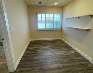208 S Louise Street - Photo Thumbnail 37
