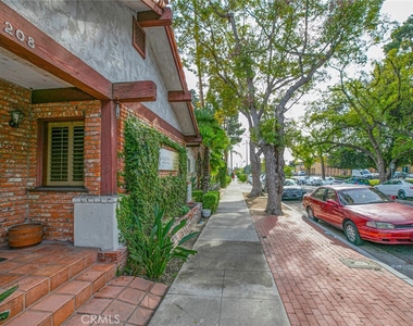 208 S Louise Street - Photo Thumbnail 3
