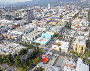 208 S Louise Street - Photo Thumbnail 4