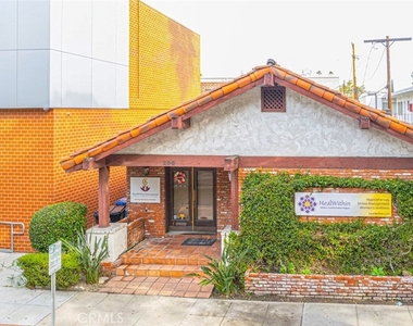 208 S Louise Street - Photo Thumbnail 7