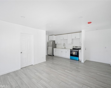 2926 Fairmount Avenue - Photo Thumbnail 5