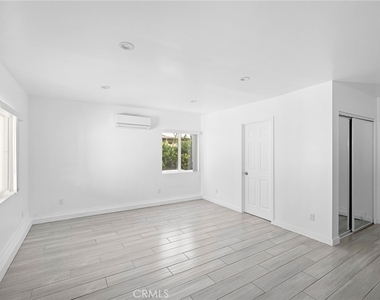 2926 Fairmount Avenue - Photo Thumbnail 4