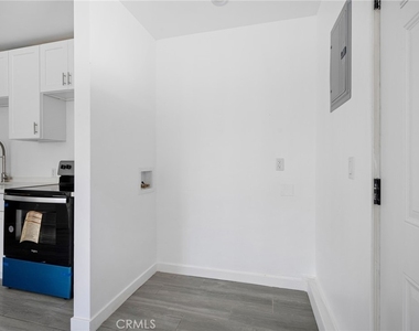 2926 Fairmount Avenue - Photo Thumbnail 7