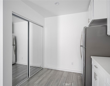 2926 Fairmount Avenue - Photo Thumbnail 8