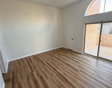 2032 S Bon View Avenue S - Photo Thumbnail 4
