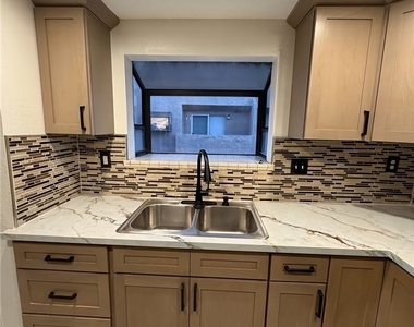 2032 S Bon View Avenue S - Photo Thumbnail 17