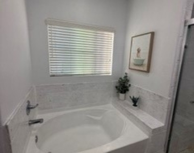 879 Michigan Boulevard - Photo Thumbnail 14