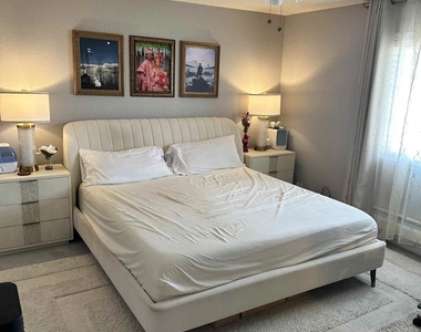 725 Auburn Pl - Photo Thumbnail 2