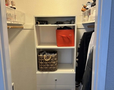 725 Auburn Pl - Photo Thumbnail 3