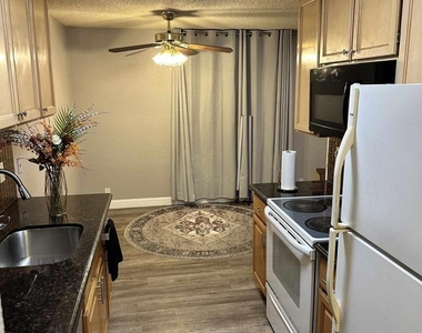 725 Auburn Pl - Photo Thumbnail 1