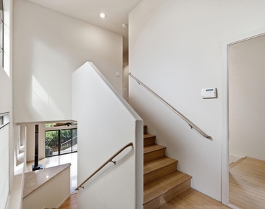 7957 Michigan Ave - Photo Thumbnail 4