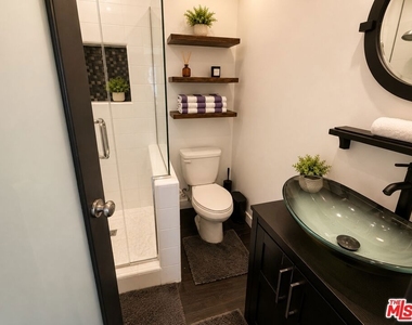 8810 Hollywood Boulevard - Photo Thumbnail 18