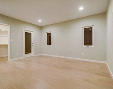 6119 Fountain Avenue - Photo Thumbnail 3