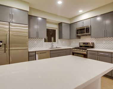 6119 Fountain Avenue - Photo Thumbnail 2