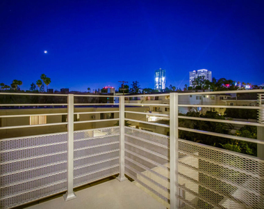 6119 Fountain Avenue - Photo Thumbnail 6