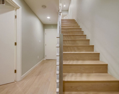 6119 Fountain Avenue - Photo Thumbnail 5