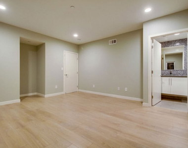 6119 Fountain Avenue - Photo Thumbnail 8