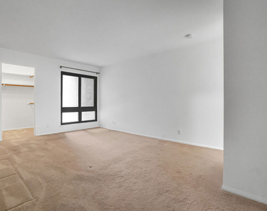 8512 Tuscany Avenue - Photo Thumbnail 12