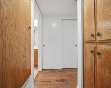 8512 Tuscany Avenue - Photo Thumbnail 18