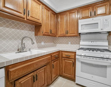 8512 Tuscany Avenue - Photo Thumbnail 10