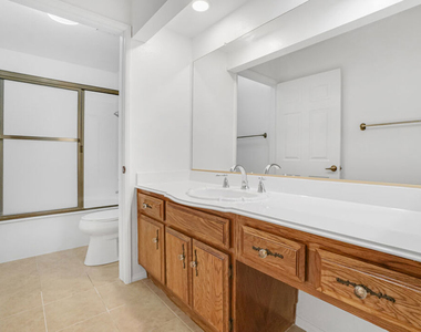 8512 Tuscany Avenue - Photo Thumbnail 15