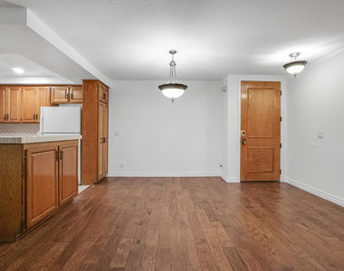 8512 Tuscany Avenue - Photo Thumbnail 7