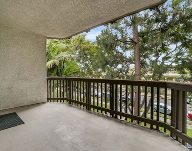 8512 Tuscany Avenue - Photo Thumbnail 4