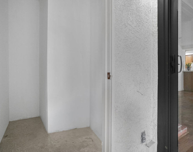 8512 Tuscany Avenue - Photo Thumbnail 6