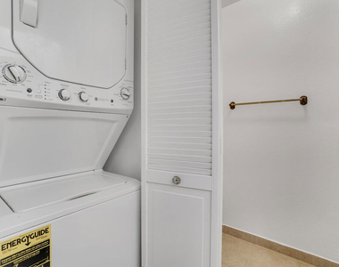 8512 Tuscany Avenue - Photo Thumbnail 23