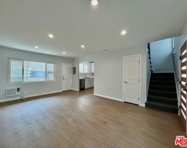 903 S Barrington Avenue - Photo Thumbnail 14