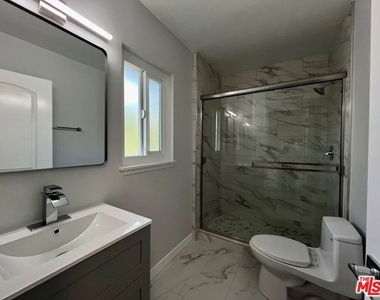 903 S Barrington Avenue - Photo Thumbnail 19