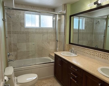 5401 Morella Avenue - Photo Thumbnail 8